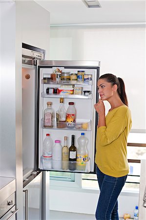 refrigerator - young woman in the kitchen Foto de stock - Sin royalties Premium, Código: 6108-08909419