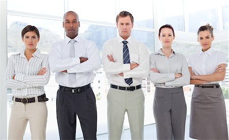 simsearch:6109-06005786,k - Standing businessteam with their arms folded Foto de stock - Royalty Free Premium, Número: 6109-06005755