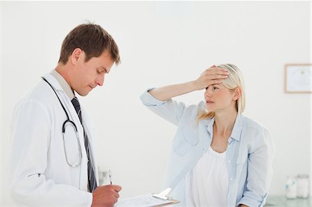 simsearch:6109-06006352,k - Young woman telling her doctor about her headache Foto de stock - Sin royalties Premium, Código: 6109-06006393
