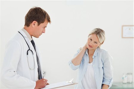 simsearch:6109-06006352,k - Young woman telling her doctor about her neck pain Foto de stock - Sin royalties Premium, Código: 6109-06006392