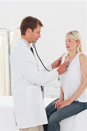 stethoscope, heart - Médecin de sexe masculin prenant ses patients cœur battre Photographie de stock - Premium Libres de Droits, Code: 6109-06006428