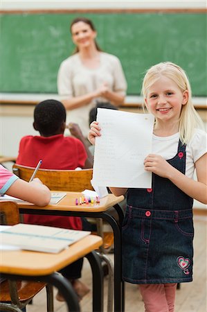 simsearch:6109-06007545,k - Smiling little girl showing her test results Foto de stock - Sin royalties Premium, Código: 6109-06007552