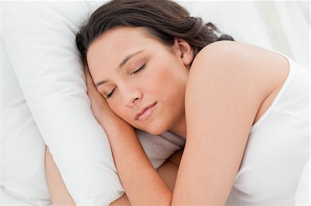 süße träume - Nahaufnahme einer attraktiven Frau schlafen Stockbilder - Premium RF Lizenzfrei, Bildnummer: 6109-06194181