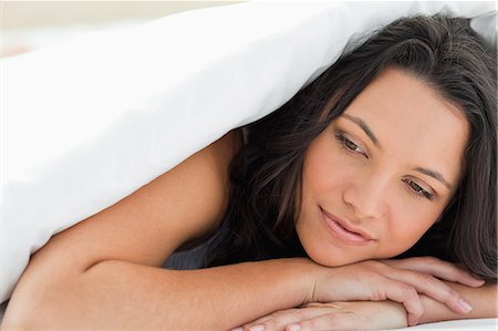 smiling young woman close up - Beautiful woman under a duvet Stock Photo - Premium Royalty-Free, Code: 6109-06194197