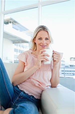 Blonde with a coffee Stock Photo - Premium Royalty-Free, Code: 6109-06195058