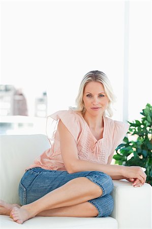 pretty 30 year old women with blond hair - Portrait of a blonde housewife on a sofa Stock Photo - Premium Royalty-Free, Code: 6109-06195004