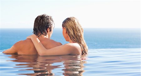 Back view of couple spending time in the pool Foto de stock - Sin royalties Premium, Código: 6109-06195123