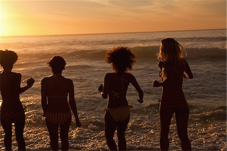 discothèque - Four young women standing upright on the beach Stock Photo - Premium Royalty-Free, Code: 6109-06195390