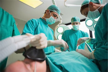 High view of a surgical team Foto de stock - Sin royalties Premium, Código: 6109-06195891