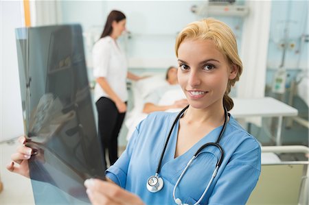 simsearch:6109-06195915,k - Blonde nurse holding a X-ray Stock Photo - Premium Royalty-Free, Code: 6109-06195933