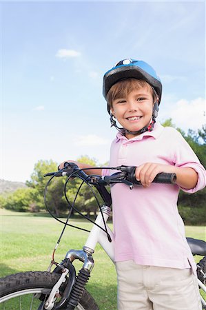 Happy boy with his bike Photographie de stock - Premium Libres de Droits, Code: 6109-06684785