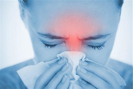 Woman blowing her nose with highlighted red sinus pain Foto de stock - Sin royalties Premium, Código: 6109-06684716