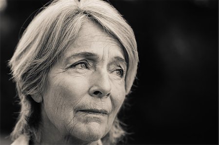 Forlorn older woman Photographie de stock - Premium Libres de Droits, Code: 6109-06684895