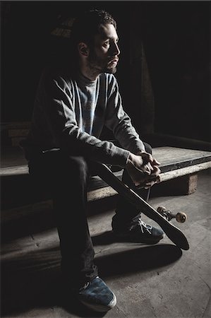 skate-board - Skater sitting on the manual pad Photographie de stock - Premium Libres de Droits, Code: 6109-06781440