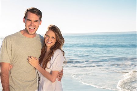 Pretty couple standing and embracing on the beach Photographie de stock - Premium Libres de Droits, Code: 6109-06781654