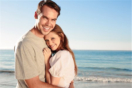 Cheerful couple relaxing on the beach during  summer Foto de stock - Sin royalties Premium, Código: 6109-06781664