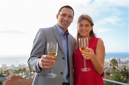 simsearch:6109-08435330,k - Couple holding glass of champagne Photographie de stock - Premium Libres de Droits, Code: 6109-06781613