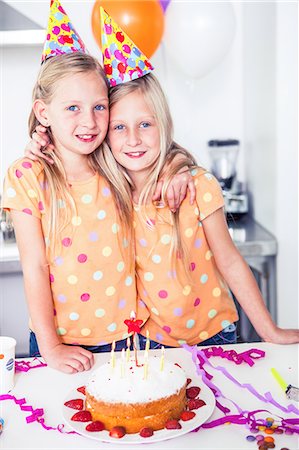 picture of a birthday cake with candles - Twins looking at the camera on a birthday Stock Photo - Premium Royalty-Free, Code: 6109-06781756