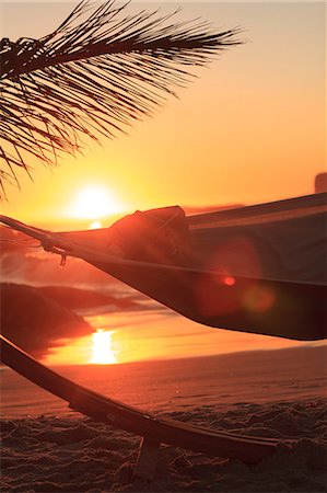 simsearch:6109-06781821,k - People sleeping in hammock on the beach Stock Photo - Premium Royalty-Free, Code: 6109-06781790