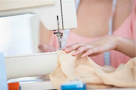 Female fashion designer using a sewing machine Fotografie stock - Premium Royalty-Free, Codice: 6109-06781975