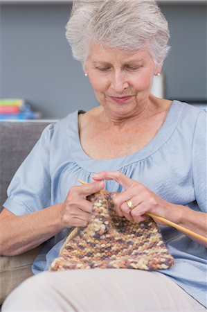 Mature woman knitting wool on sofa Stockbilder - Premium RF Lizenzfrei, Bildnummer: 6109-07496993