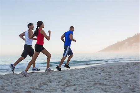 simsearch:6109-06195653,k - Friends training together on the beach Foto de stock - Sin royalties Premium, Código: 6109-07497022