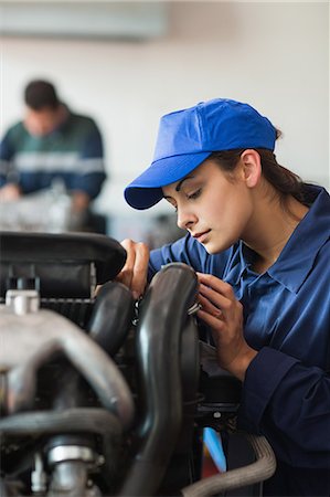 simsearch:6109-07497961,k - Concentrating trainee checking machine in workshop Photographie de stock - Premium Libres de Droits, Code: 6109-07497955