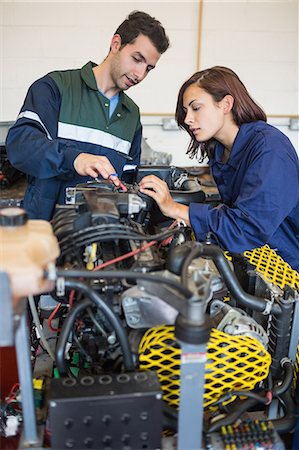 simsearch:6109-07497982,k - Calm instructor explaining a machine to trainee in workshop Foto de stock - Sin royalties Premium, Código: 6109-07497967