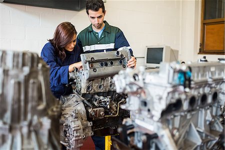 formation - Trainee and instructor repairing an engine in workshop Photographie de stock - Premium Libres de Droits, Code: 6109-07497973