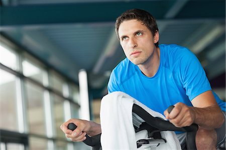 equipo de gimnasia - Determined young man working out at spinning class in gym Foto de stock - Sin royalties Premium, Código: 6109-07498044