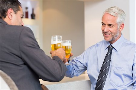 simsearch:6109-08489682,k - Business colleagues toasting beer glasses Fotografie stock - Premium Royalty-Free, Codice: 6109-07600870