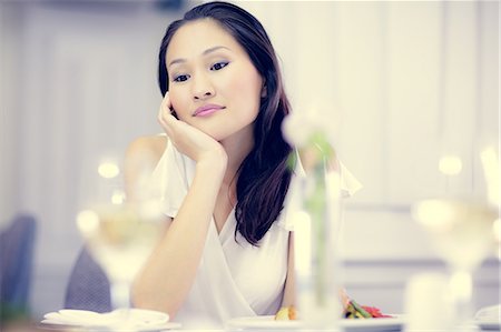 elegant food - Thoughtful beautiful woman at meal table Photographie de stock - Premium Libres de Droits, Code: 6109-07600883