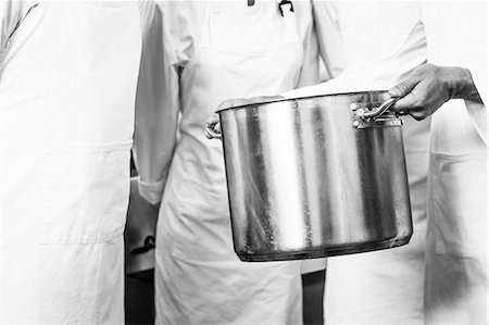 Chef holding large pot Foto de stock - Sin royalties Premium, Código: 6109-07601066