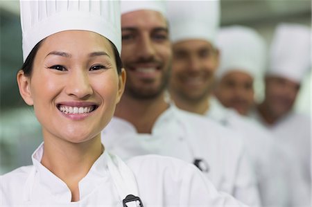 Happy team of chefs standing in line Photographie de stock - Premium Libres de Droits, Code: 6109-07601073