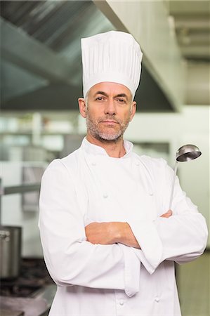 retrato profesional - Confident chef looking at the camera Foto de stock - Sin royalties Premium, Código: 6109-07601036