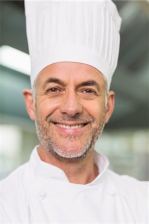 picture of mature in kitchen - Happy chef looking at the camera Photographie de stock - Premium Libres de Droits, Code: 6109-07601039