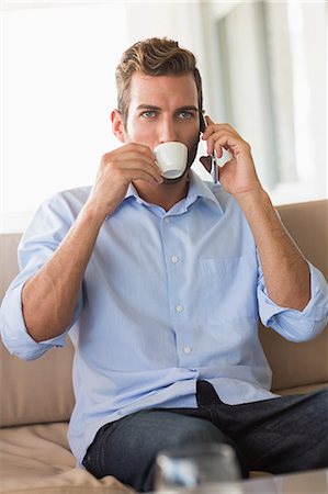 sentar - Handsome businessman on a phone call and drinking espresso Foto de stock - Royalty Free Premium, Número: 6109-07601215