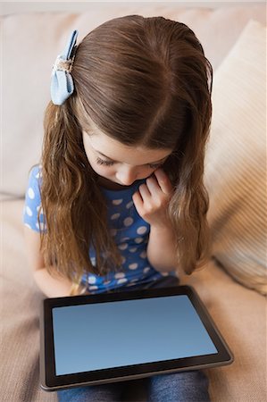 High angle view of a little girl using digital tablet Photographie de stock - Premium Libres de Droits, Code: 6109-07601505