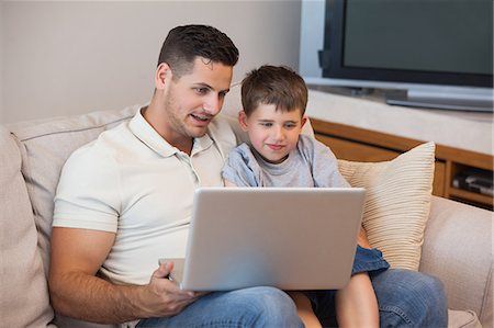 simsearch:6109-07601570,k - Father with son using laptop in living room Stockbilder - Premium RF Lizenzfrei, Bildnummer: 6109-07601520