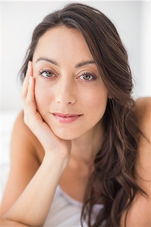 simsearch:6109-08203516,k - Portrait of smiling woman looking at camera Fotografie stock - Premium Royalty-Free, Codice: 6109-08203517