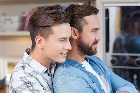 Happy homosexual couple looking away Foto de stock - Sin royalties Premium, Código: 6109-08203627