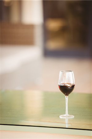 simsearch:622-08065202,k - A glass of wine on a beautiful table Photographie de stock - Premium Libres de Droits, Code: 6109-08204307