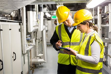 Engineers working in temperature control room Fotografie stock - Premium Royalty-Free, Codice: 6109-08389593