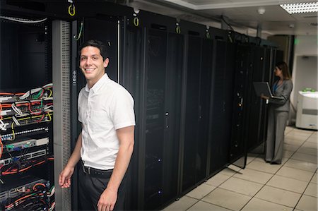 picture of inside a computer server - Team of technicians working on servers Foto de stock - Sin royalties Premium, Código: 6109-08389878