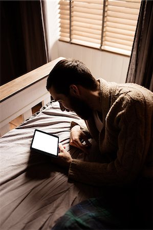 simsearch:845-03720540,k - Hipster using tablet in bed Stock Photo - Premium Royalty-Free, Code: 6109-08390051