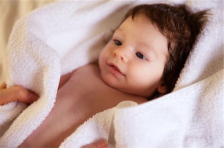 simsearch:6109-08390025,k - Newborn covered by towel Stockbilder - Premium RF Lizenzfrei, Bildnummer: 6109-08390034