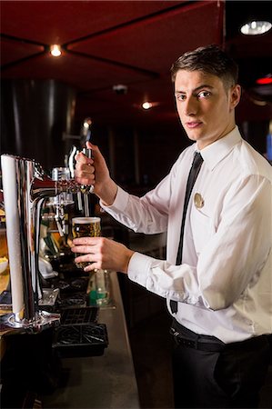 Well dressed bartender serving beer Fotografie stock - Premium Royalty-Free, Codice: 6109-08394903