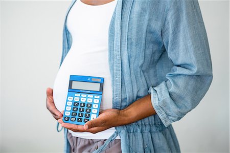 simsearch:6109-08395300,k - Smiling Pregnant woman holding a calculator Stockbilder - Premium RF Lizenzfrei, Bildnummer: 6109-08395264