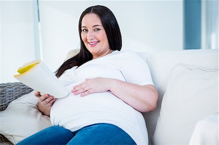 simsearch:6109-06194272,k - Smiling pregnant woman reading a book Stock Photo - Premium Royalty-Free, Code: 6109-08395460