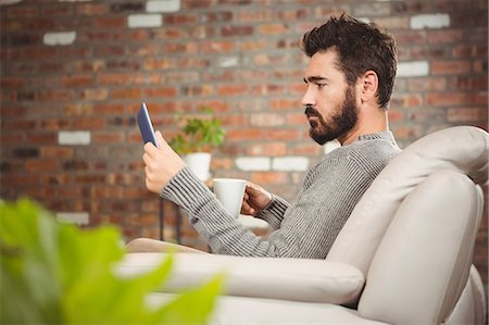 simsearch:6102-08183981,k - Side view of thoughtful man looking at digital tablet Stockbilder - Premium RF Lizenzfrei, Bildnummer: 6109-08395851